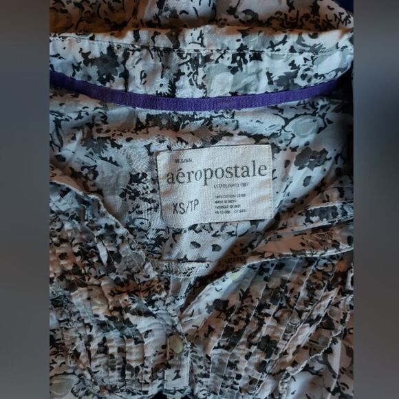 Aeropostale gray/white floral button up - Picture 2 of 5